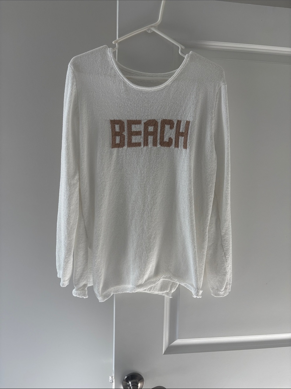 Cupshe White Long-Sleeve 'BEACH' Graphic Top